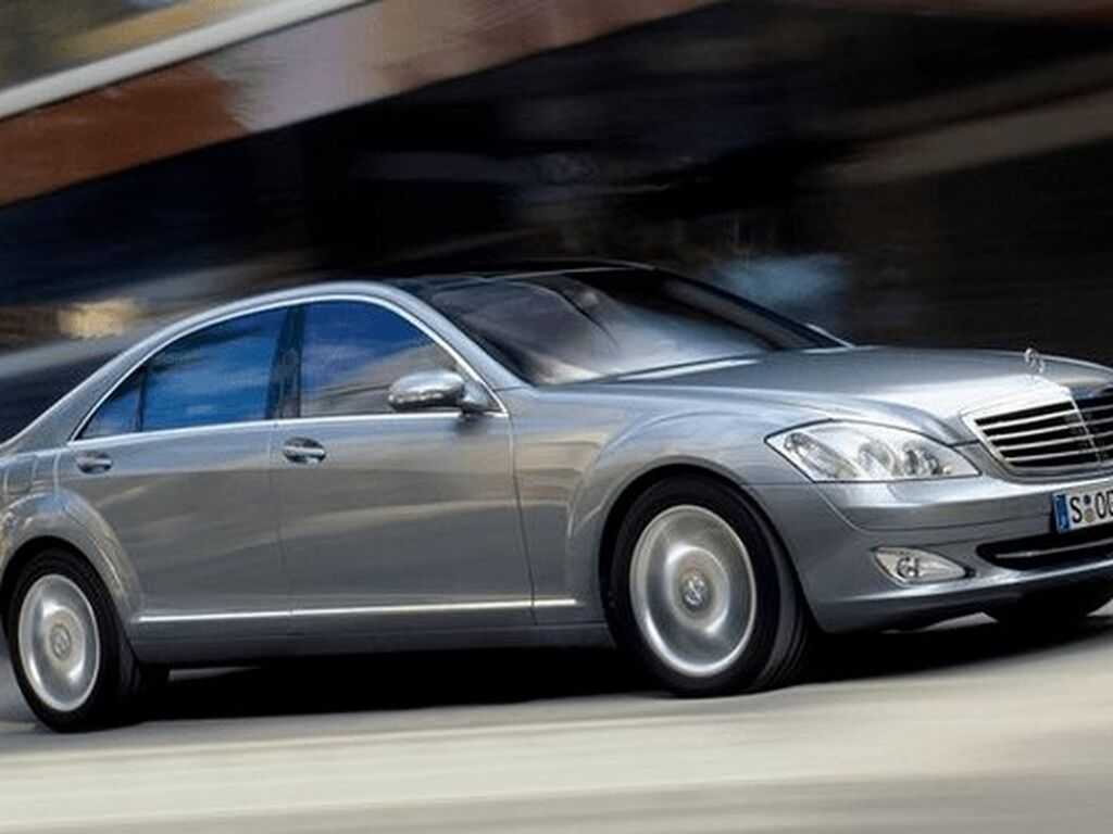 Mercedes S-Klass W221